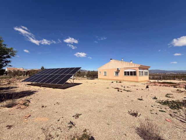 Chalet en venta en Pinoso. Villa en Pinoso. Chalets.