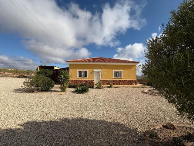 Chalet en venta en Pinoso. Villa en Pinoso. Chalets.