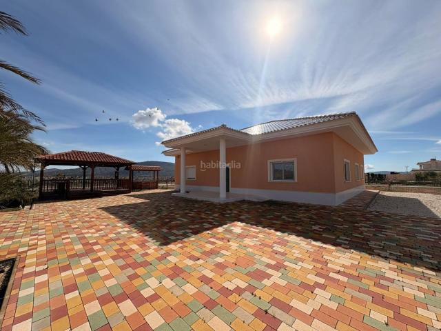 Chalet en venta en Pinoso. Villa en Pinoso. Chalets.