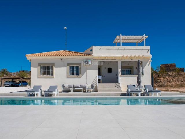 Chalet en venta en Pinoso. Villa en Pinoso. Chalets.