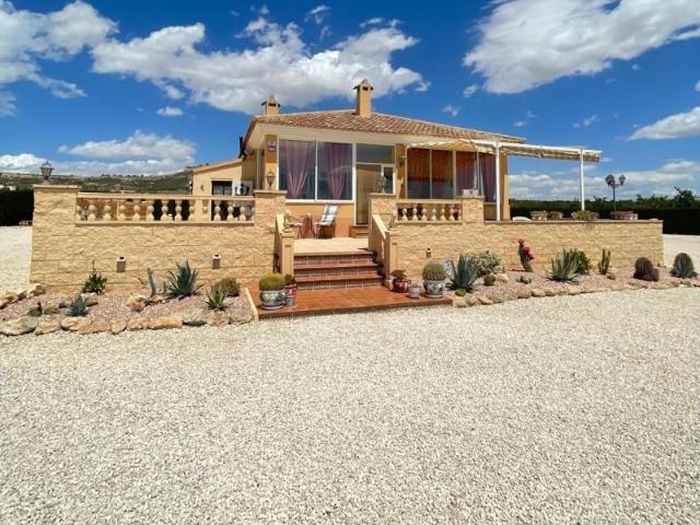 Chalet en venta en Pinoso