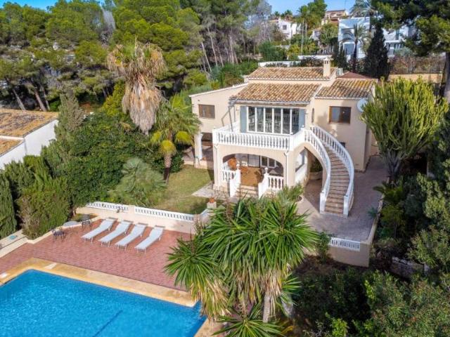 Chalet en venta en Pla del Mar Chalet orientado al sur con a. 270m² Moraira