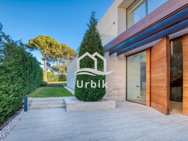 Chalet en venta en Platja d´Aro, Los Pinos Politur Costa Brava. Casa moderna con vistas espectaculares al mar. Chalets Platja.