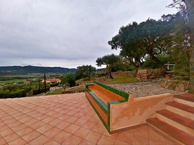 Chalet en venta en Platja d´Aro, Urbanitzacions Costa Brava. Casa característica con vistas al mar y amplia parcela. Chalets Platja.