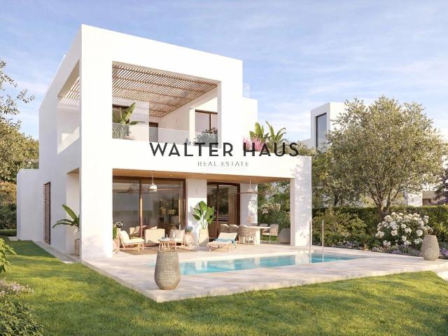 Chalet en venta en Platja d´Aro, Urbanitzacions Costa Brava. Casa de obra nueva con piscina privada, terraza y vistas al mar en Calonge, Girona. Chalets Platja.