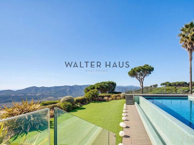Chalet en venta en Platja d´Aro, Urbanitzacions Costa Brava. Villa de lujo con vistas al mar en Mas Nou, Girona. Chalets Platja.