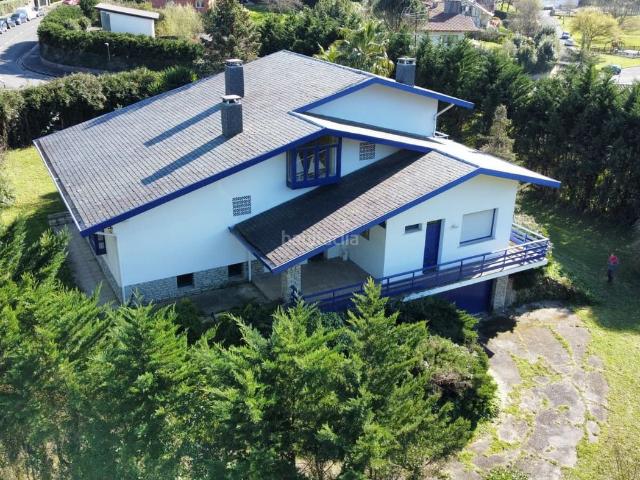 Chalet en venta en Plentzia. Chalets.