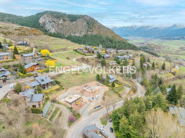 Chalet en venta en Prullans Pirineos. Unifamiliar con vistas intocables al Cadí. Chalets.