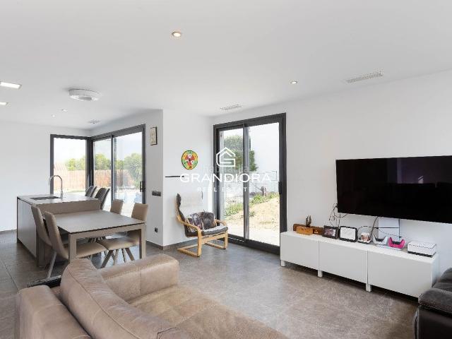 Chalet en venta en Premià de Dalt. Casa moderna con gran jardín y vistas al mar Máxima privacidad en Premià de Dalt. Chalets Premià de.
