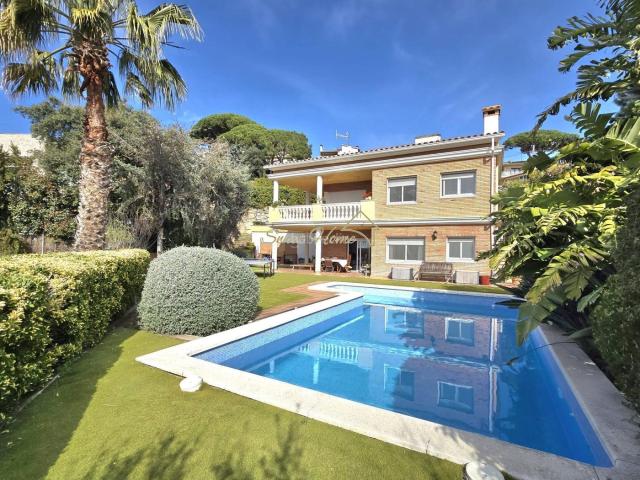 Chalet en venta en Premià de Dalt. Chalet mediterráneo con vistas al mar en Premià de Dalt. Chalets Premià de.