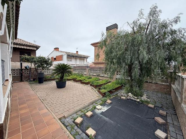 Chalet en venta en Premià de Dalt, de 323 m² 5 habitaciones por 690.000