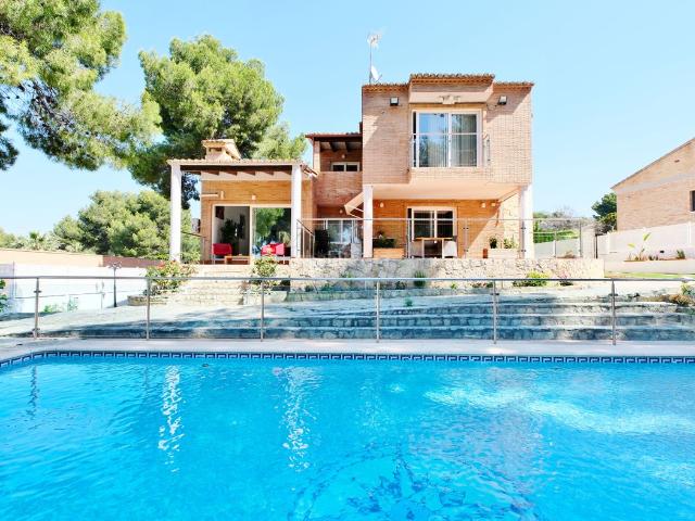 Chalet en venta en Puçol, Alfinach Monasterios. Chalet reformado en Monasterios. Chalets.