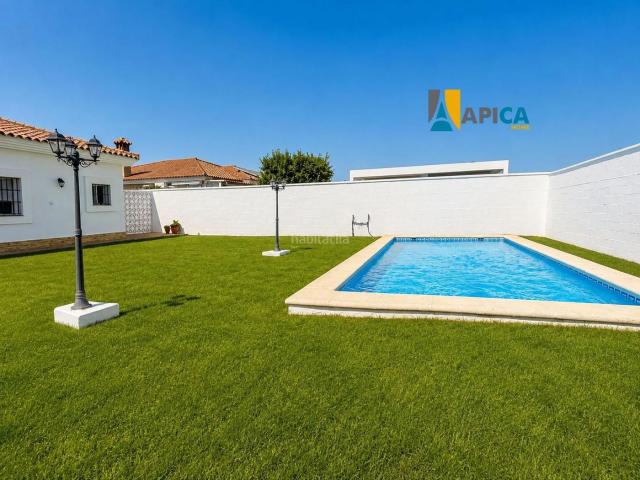 Chalet en venta en Puerto de Santa María El, Cuatro Pinos El Carmen. Chalet independiente en venta en El Puerto de Santa María, zona Lugar del Montellano. Chalets Puerto de Santa María.