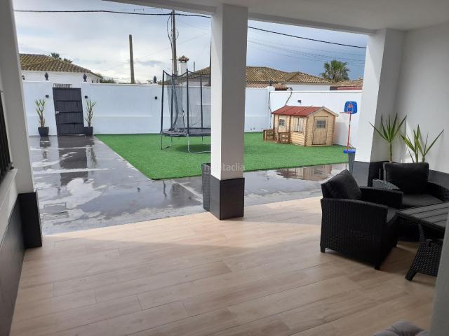 Chalet en venta en Puerto de Santa María El, Carretera de Sanlúcar Sudamérica. Cerca de la venta El Pajaro y a 4 km de playa Las Redes. Chalets Puerto de Santa María.