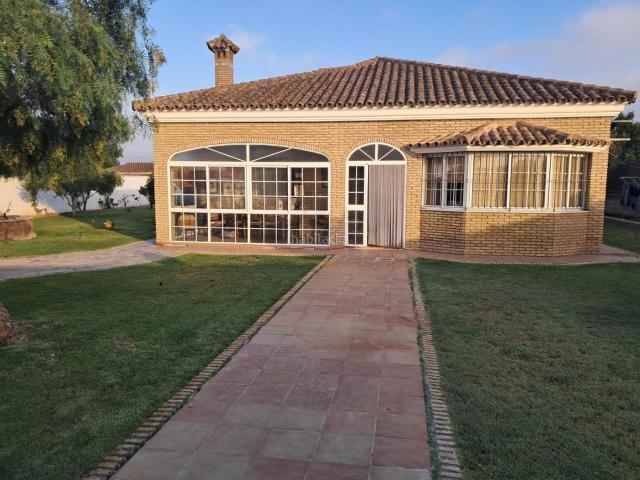 Chalet en venta en Puerto de Santa María El, Carretera de Sanlúcar Sudamérica. Chalet zona Los Perales. Chalets Puerto de Santa María.
