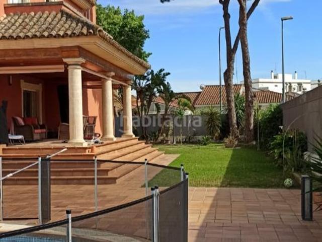 Chalet en venta en Puerto de Santa María El, Crevillet. Impresionante chalet independiente con piscina y magnífica ubicación. Chalets Puerto de Santa María.