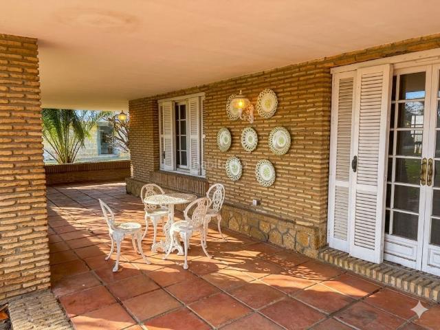 Chalet en venta en Puerto de Santa María El, Valdelagrana. Gran Chalet Señorial en Valdelagrana 1.150 m2 de Parcela, Gran Potencial y Zona de Servicio. Chalets Puerto de Santa María.