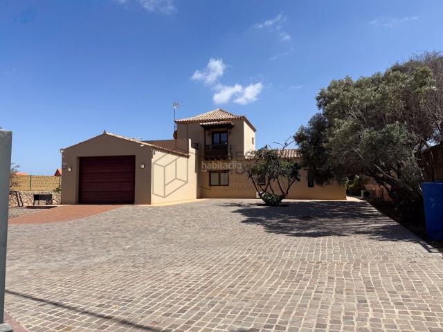 Chalet en venta en Puerto del Rosario, Tefía Tetir. Villa de Lujo en Casillas del Angel. Chalets Puerto del.