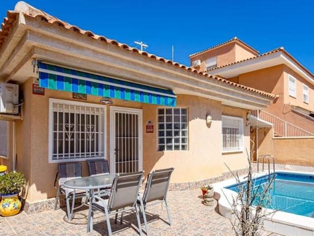 Chalet en venta en Punta Prima, Alicante Costa Blanca