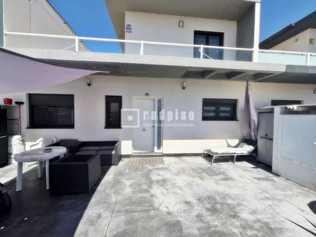 Chalet en venta en Quer. Estupendo chalet adosado en Quer!. Chalets.