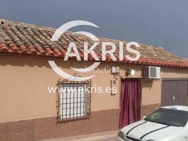 Chalet en venta en Quero. Casa en Quero, Calle Los Molinos. Chalets.