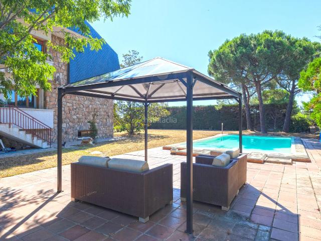 Chalet en venta en Rozas de Madrid Las, Club de Golf. Exclusiva Vivienda de Lujo en la Urbanización del Golf de Las Rozas El Refugio Perfecto para una bonita familia. Chalets Rozas de Madrid.