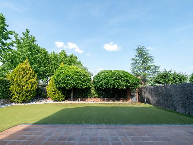 Chalet en venta en Rozas de Madrid Las, El Cantizal. VIVE SINFONÍA TE PRESENTA ESTE EXCLUSIVO CHALET PAREADO EN EL CANTIZAL!. Chalets Rozas de Madrid.