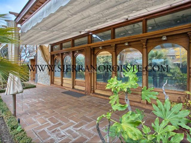 Chalet en venta en Rozas de Madrid Las, El Cantizal. Impresionante chalet de piedra en Monte Rozas con spa. Chalets Rozas de Madrid.