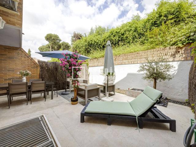 Chalet en venta en Rozas de Madrid Las, El Caño Maracaibo. Espectacular chalet adosado de 4 plantas, ubicado en una tranquila zona residencial del casco urbano de Las Rozas de Madrid. Chalets Rozas.