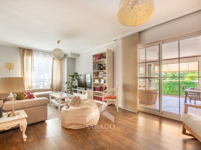 Chalet en venta en Rozas de Madrid Las, Monte Rozas. Bonito chalet independiente en Montes Rozas tiene 3 plantas, 5 dormitorios,4 baños, piscina. Chalets Rozas de Madrid.
