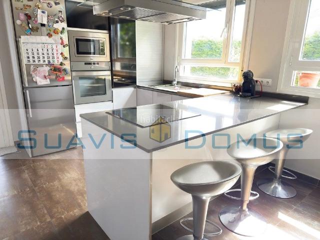 Chalet en venta en Roales. Chalet independiente en Roales con piscina en solar de 1.000m2. Chalets.