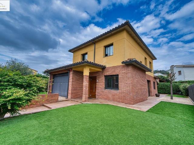 Chalet en venta en Roca del Vallès, la, de 185 m² 5 habitaciones por 565.000