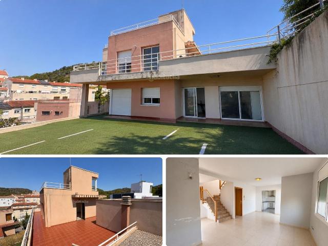 Chalet en venta en Roda de Barà Costa Dorada. Casa independiente a reformar con vistas al mar. Chalets Roda de.