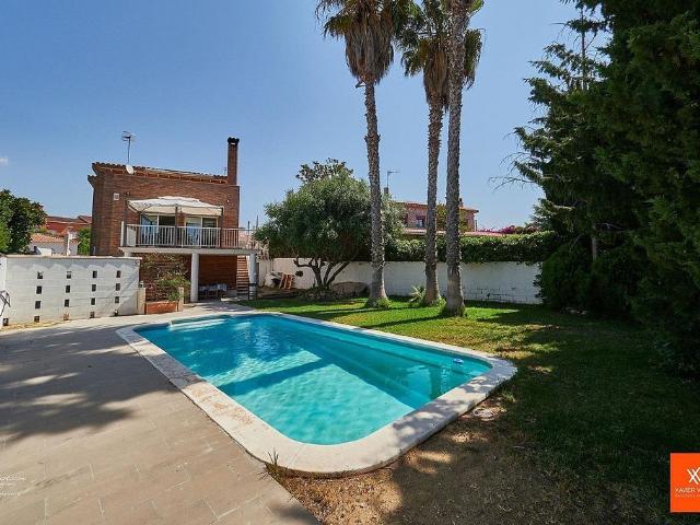 Chalet en venta en Roda de Barà, de 319 m² 5 habitaciones por 585.000