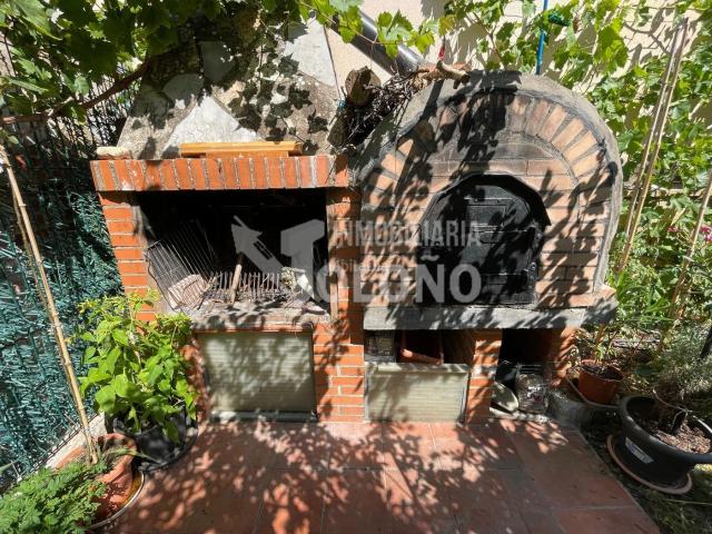 Chalet en venta en Rodezno. Chalet con amplio jardín privado al lado de las piscinas municipales del municipio. Chalets.