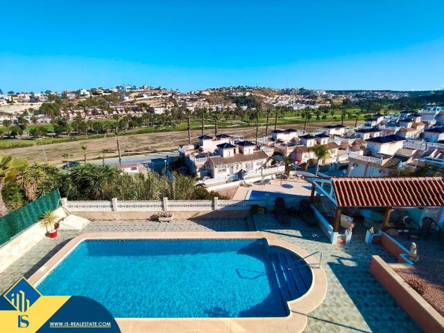 Chalet en venta en Rojales. Villa con piscina privada, en la provincia de Alicante, en Rojales, en la ciudad de Ciudad Quesada. 4 habitaciones 200 m² 5 ki. Chalets.