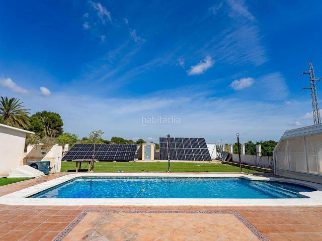 Chalet en venta en Rojales. Villa con piscina privada y 4.148 m2 de parcela en Rojales. Chalets.