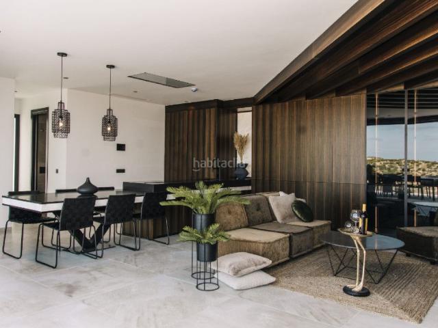 Chalet en venta en Rojales. Villa de 4 dormitorios y 4 baños con piscina y terraza en Rojales. Chalets.