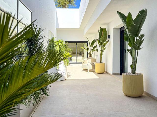 Chalet en venta en Rojales. Villa de lujo de 4 dormitorios con piscina privada y vistas a la montaña en Ciudad Quesada, Costa Blanca. Chalets.