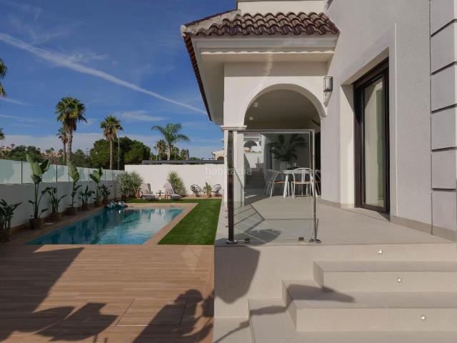 Chalet en venta en Rojales. Villa de nueva construcción situado en la urbanización Doña Pepa Ciudad Quesada. Chalets.