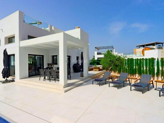 Chalet en venta en Rojales. VILLA EN CIUDAD QUESADA ALICANTE DE 3 DORMITORIOS 3 BAÑOS. Chalets.