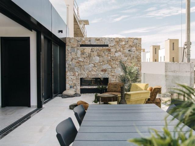 Chalet en venta en Rojales. Villa moderna de 3 dormitorios con vistas a Guardamar y al mar. Chalets.