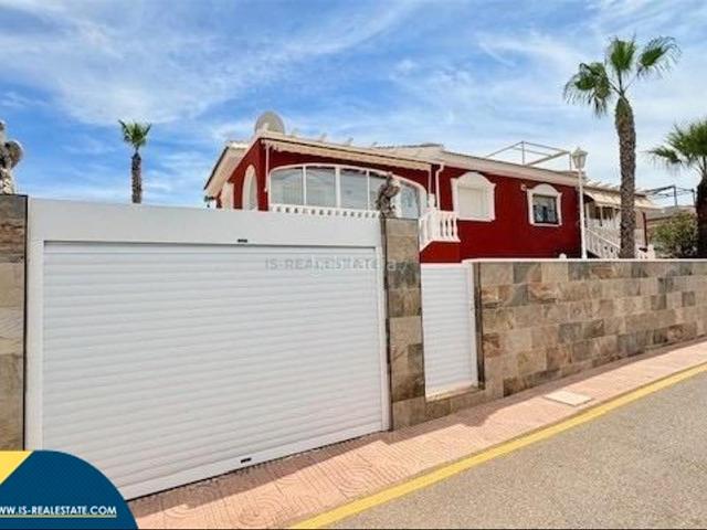 Chalet en venta en Rojales. Casa con piscina comunitaria, en la provincia de Alicante, en Rojales, ciudad de Ciudad Quesada. 2 habitaciones 83 m² 6 kilóme. Chalets.