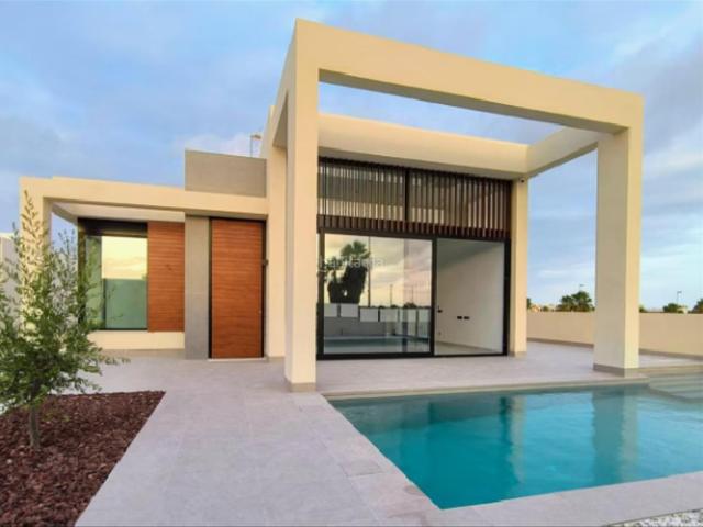 Chalet en venta en Rojales. !CDATAVilla de obra nueva con piscina privada con 485m2 de terreno en Rojales!. Chalets.