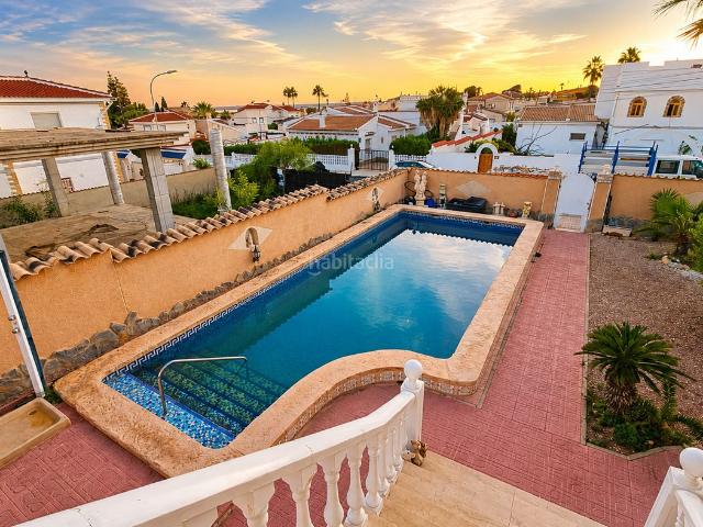 Chalet en venta en Rojales. Chalet con piscina privada en Ciudad Quesada. Chalets.