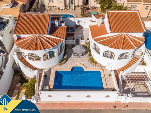 Chalet en venta en Rojales. Chalet con piscina privada, en la provincia de Alicante, en Rojales, Ciudad Quesada. 4 habitaciones 214 m² 5 kilómetros del ma. Chalets.