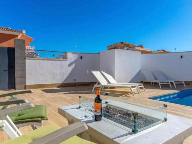 Chalet en venta en Rojales. Chalet con piscina en Ciudad Quesada. Chalets.