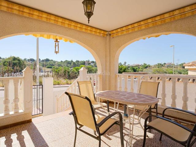 Chalet en venta en Rojales. Chalet independiente de 3 dormitorios con 377 m2 de parcela en Ciudad Quesada. Chalets.