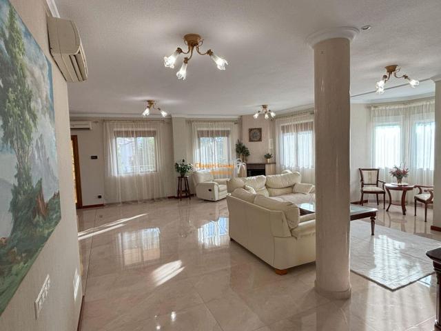 Chalet en venta en Rojales. Exclusivo chalet con piscina y jardín en Ciudad Quesada. Chalets.