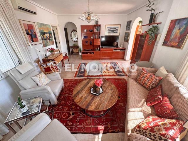 Chalet en venta en Rojales. Fantástico chalet independiente con piscina privada en Ciudad Quesada, Alicante, Costa Blanca. Chalets.